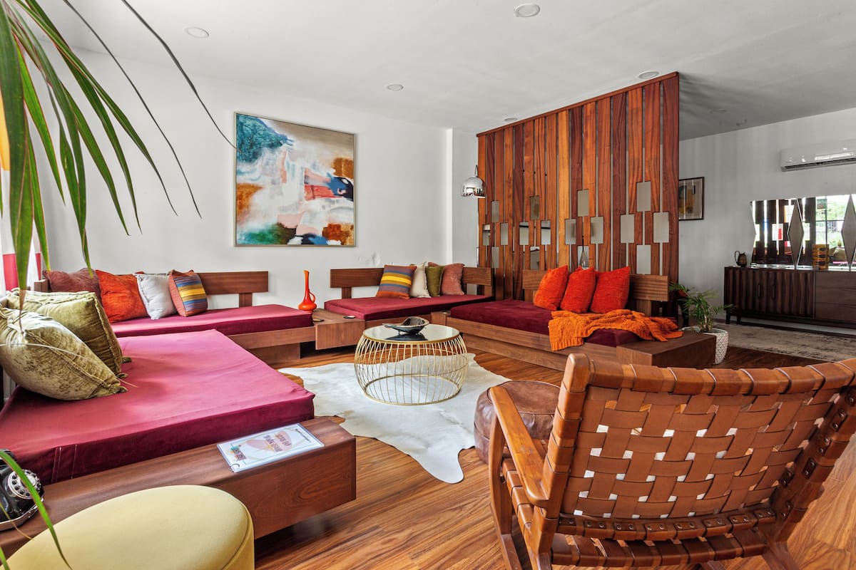 Luxury Studio Suite | Iron/ironing board, free WiFi
