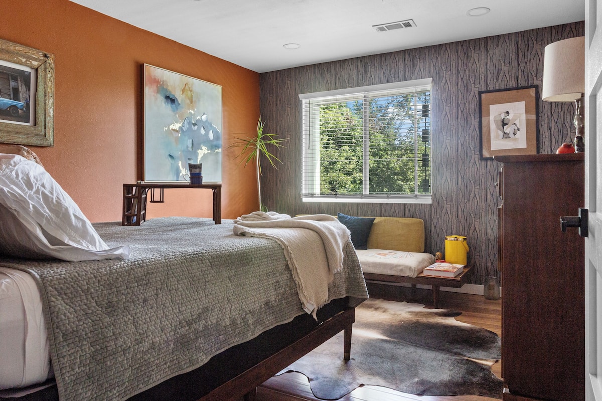 Comfort Room, Pool View | Iron/ironing board, free WiFi