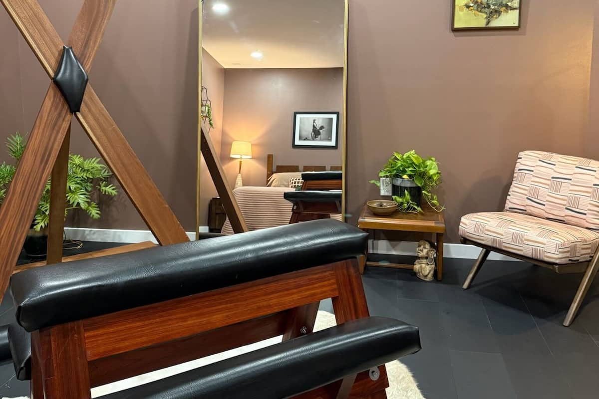 Romantic Studio Suite | Iron/ironing board, free WiFi