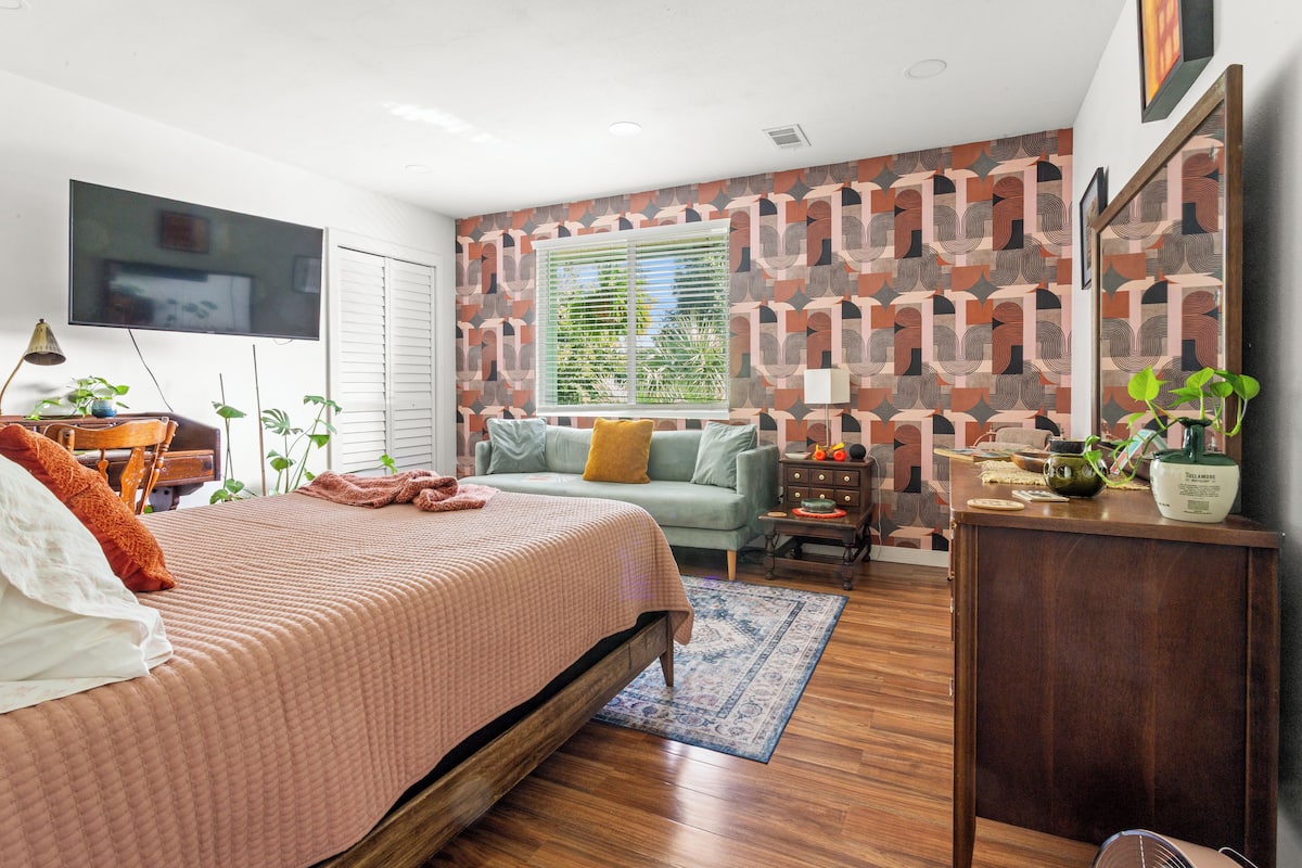 Comfort Room, Pool View | Iron/ironing board, free WiFi