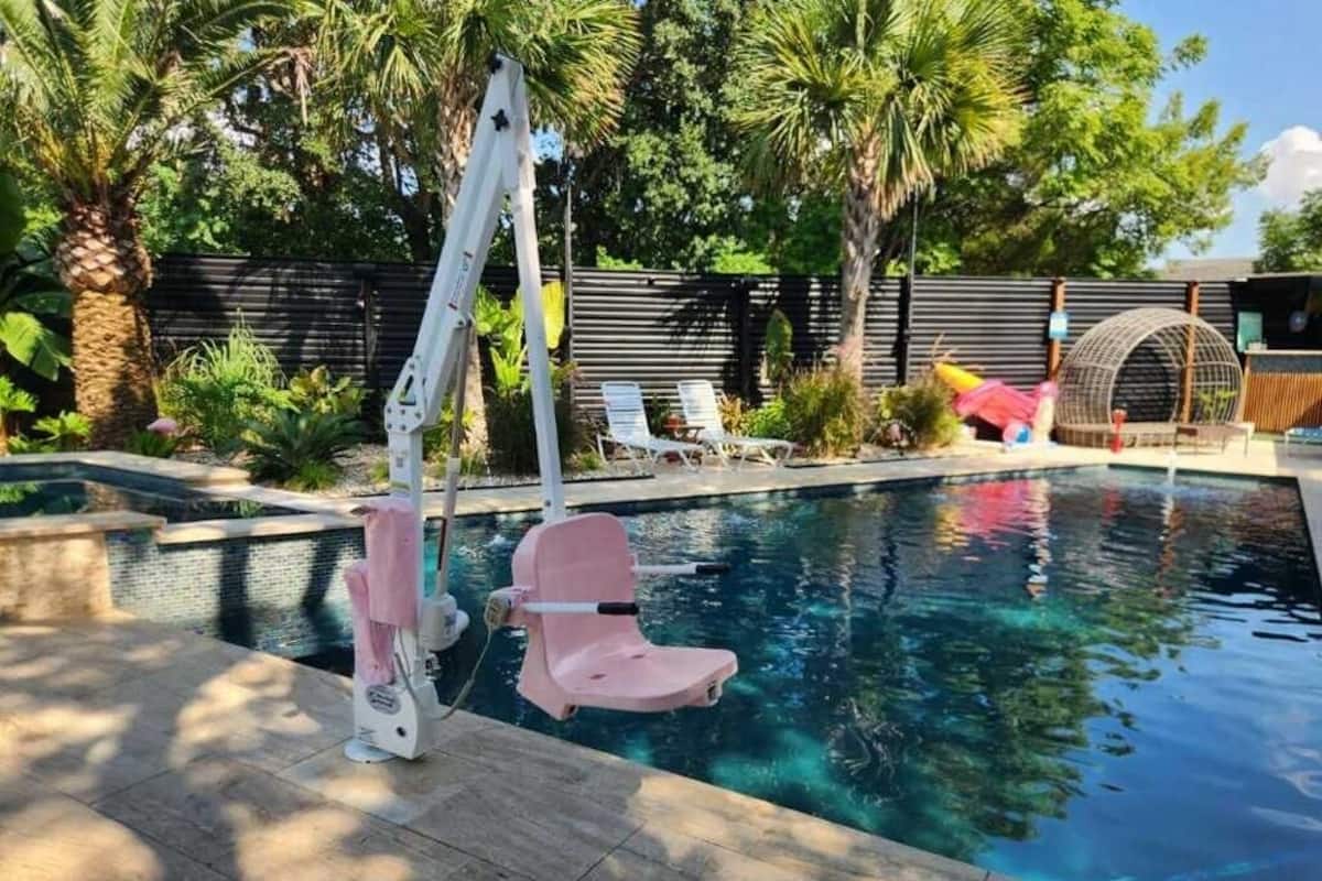 Comfort Studio Suite, Roll-in Shower | Iron/ironing board, free WiFi