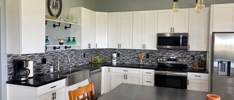 Micro-ondes, four, plaque de cuisson, lave-vaisselle