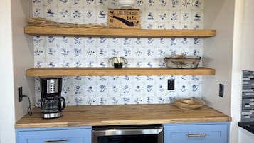 Micro-ondes, four, plaque de cuisson, lave-vaisselle