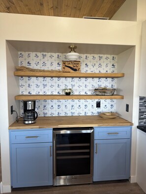 Microwave, oven, stovetop, dishwasher - Lakeview house- beach access-hunting- winter eagle viewing@ Lake McConaughy! (Lemoyne)