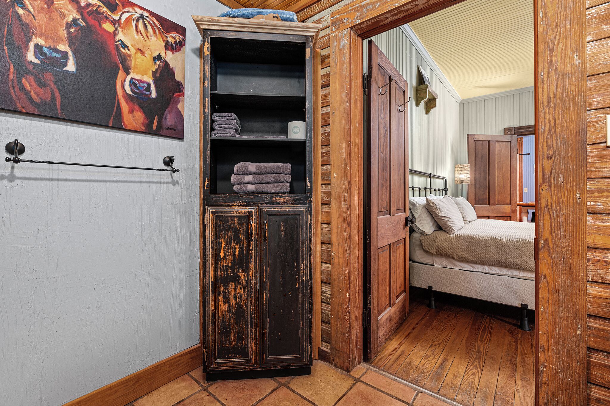 2 chambres, fer et planche à repasser, Wi-Fi gratuit, draps fournis