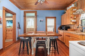 Microwave, oven, stovetop, coffee/tea maker