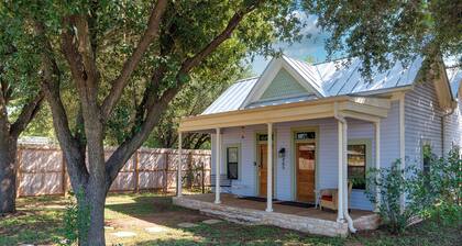 Creek Street Sunday House! Quiet and close to Main Street