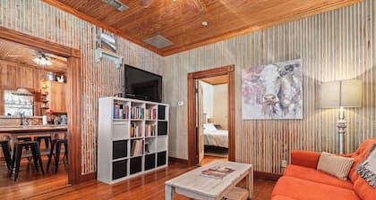Creek Street Sunday House! Quiet and close to Main Street