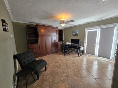 Beautiful LAKEFRONT home in Mojave Desert within Silver Lakes Country Club