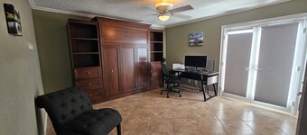 Beautiful LAKEFRONT home in Mojave Desert within Silver Lakes Country Club