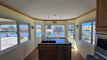 Microones, forn, placa de cuina i rentaplats