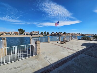 Beautiful LAKEFRONT home in Mojave Desert within Silver Lakes Country Club