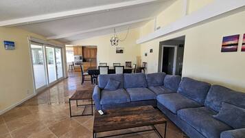 Fernseher, Kamin, Arbeitsbereiche, Computerbildschirme