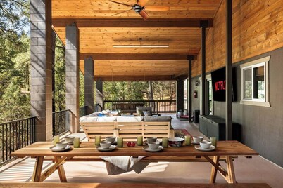 PEACE in the PINES. Velvet Antler: EV Charger, Dog Run, Hot Tub