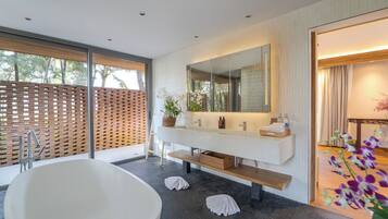 Dusj, hårføner og håndklær