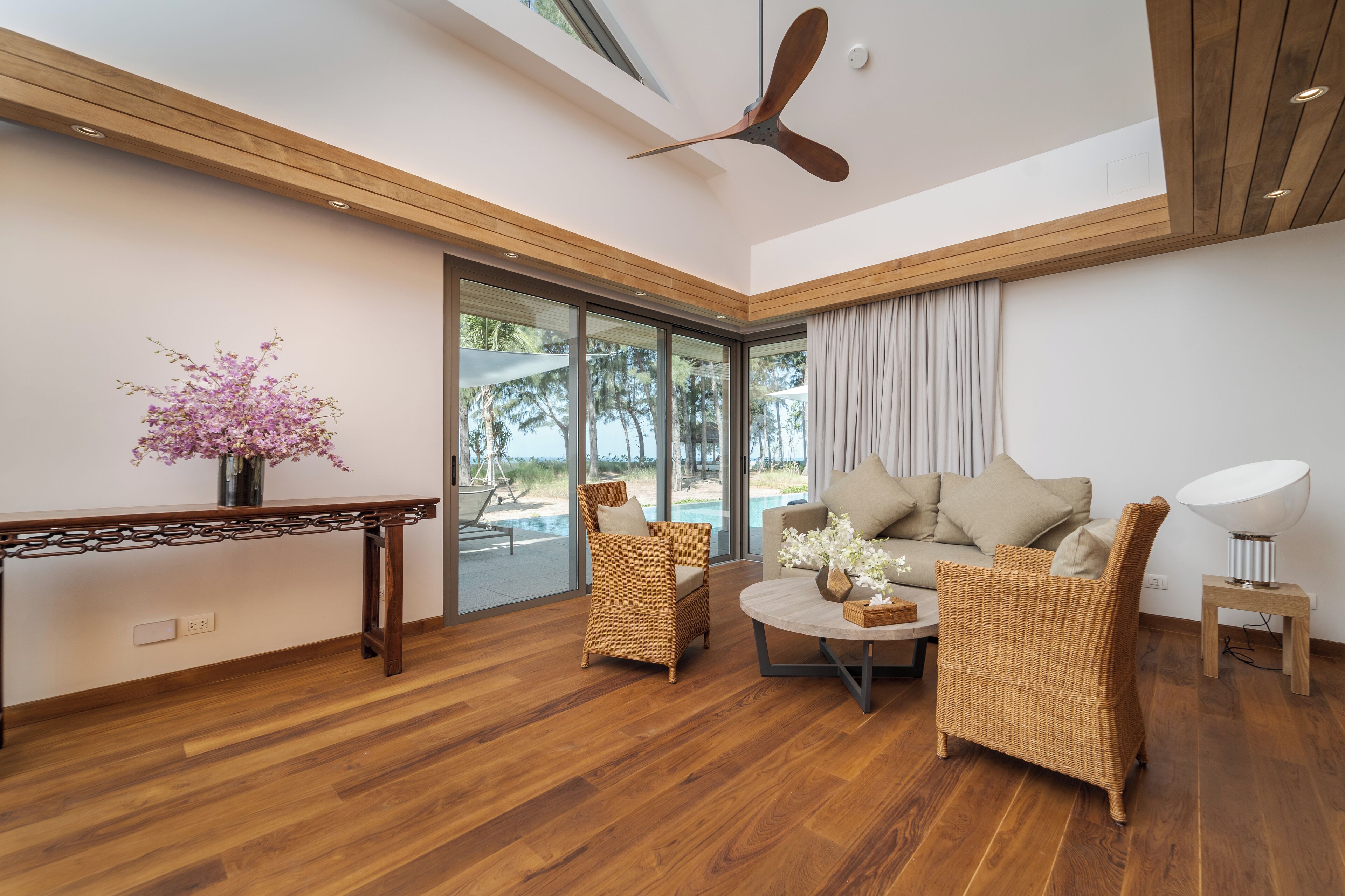 Smart-tv, een dvd-speler en boeken