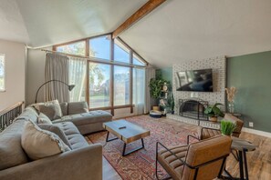 TV, fireplace, ping pong