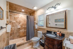 Hair dryer, towels - Apres Abode • Pet-Friendly Ski Retreat w/ Hot Tub (Sandy)