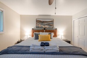 5 quartos, escrivaninha, Wi-Fi, roupa de cama