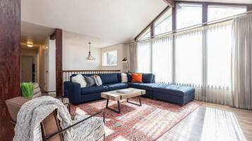 TV, fireplace, ping pong