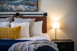 5 bedrooms, WiFi, bed sheets