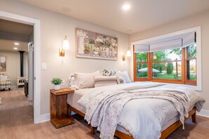 3 bedrooms, desk, iron/ironing board, travel cot