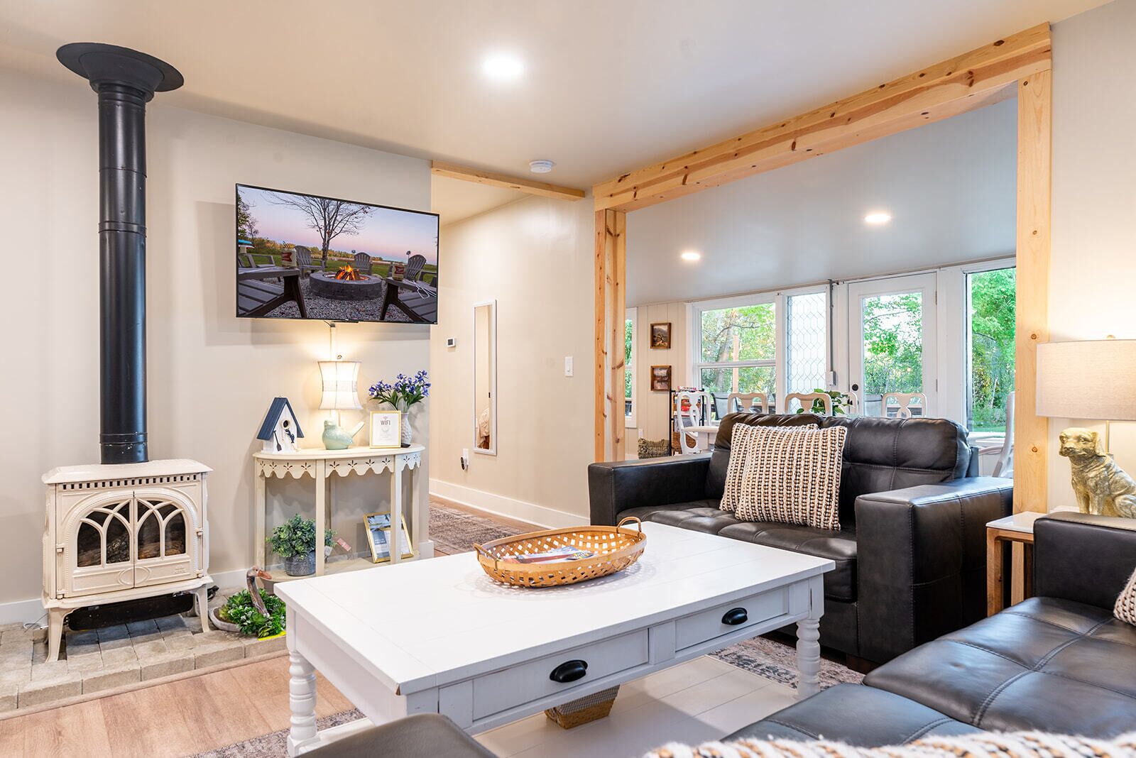 Smart TV, foosball, table tennis, books