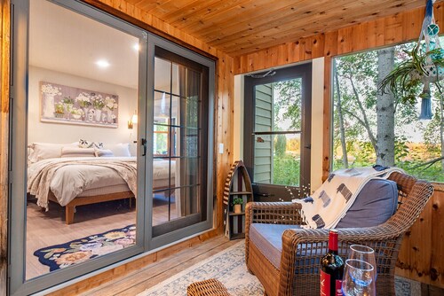 Updated Lakefront Home-Hot Tub-GameRoom-FirePit-Dock-Pet-friendly!