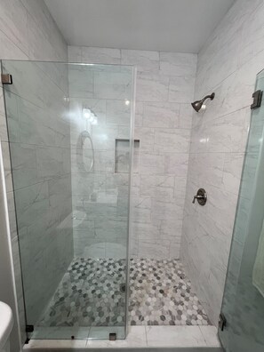 Hair dryer, towels, soap, toilet paper - Fully Equipped:2BR/2BA,Office,Laundry,Full kitchen,Near, SPI,Space X and more. (Brownsville)