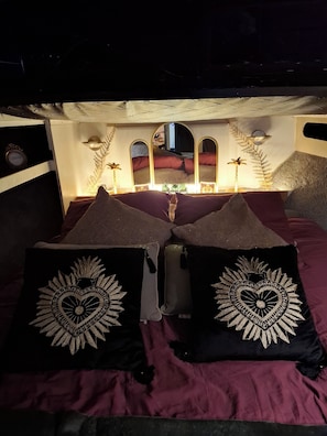 1 bedroom, free WiFi, bed sheets - Le Carpe Diem Year-round heated boat Close to beach and shops (Calais)
