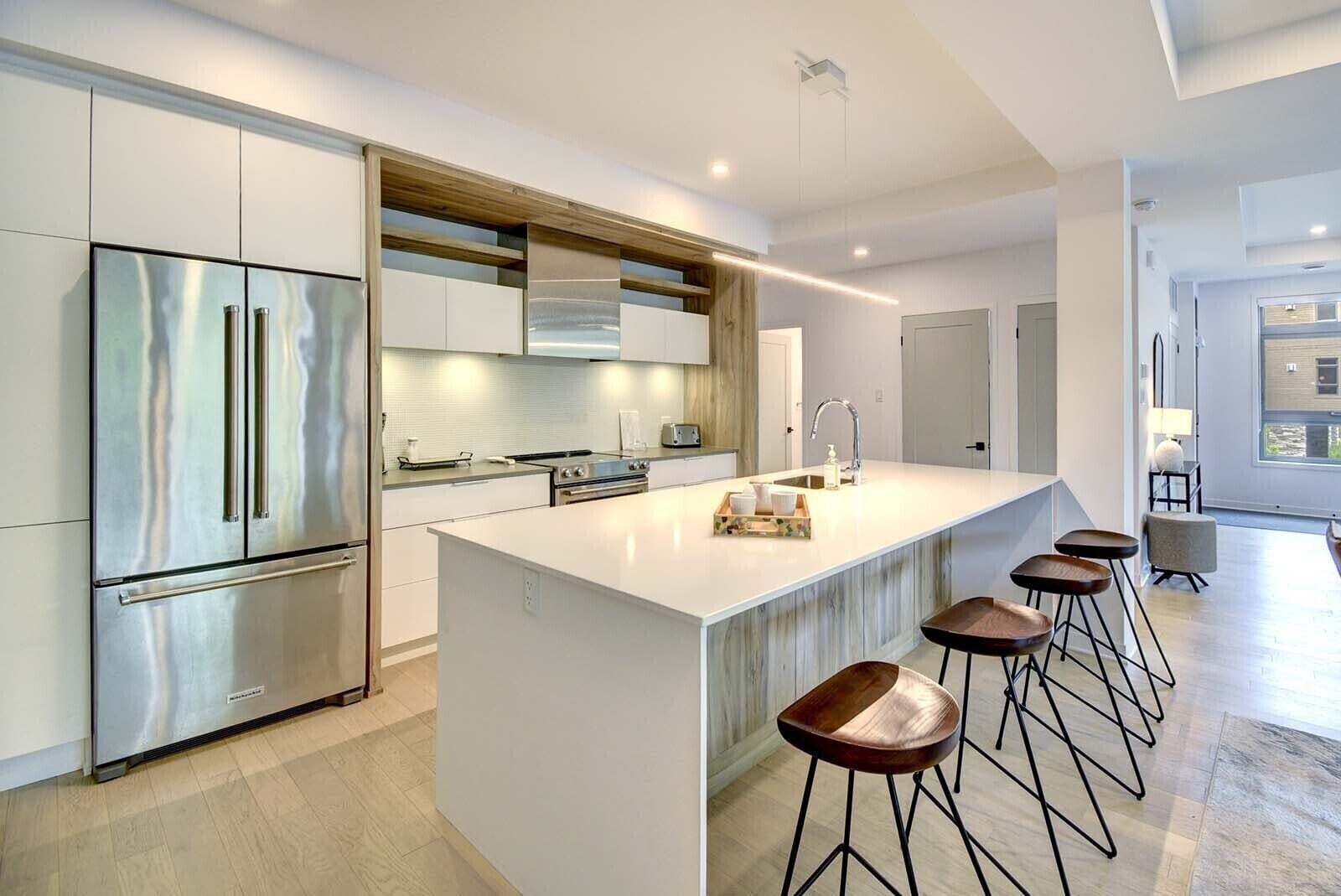 Deluxe Condo, Mountain View | Private kitchen | Full-sized fridge, microwave, oven, stovetop