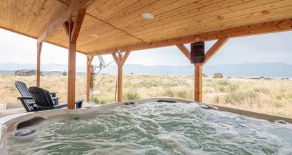 1 mile from Mt. Princeton Hot Springs! 3 bdrm house with hot tub and mtn views