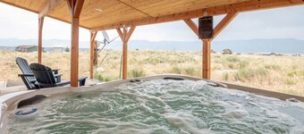 1 mile from Mt. Princeton Hot Springs! 3 bdrm house with hot tub and mtn views