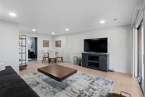 TV, fireplace