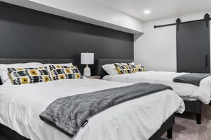 4 bedrooms, iron/ironing board, WiFi, bed sheets