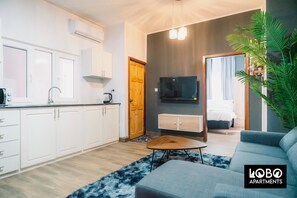 Departamento económico, vista al jardín | Área de sala de estar
