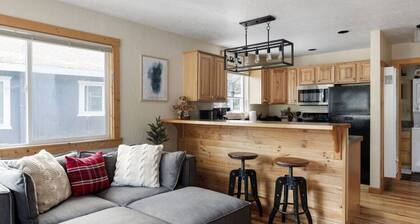 Cozy Tahoe Chalet | Fireplace & Views | Sleeps 4