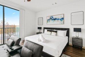 1 bedroom, desk, travel cot, WiFi