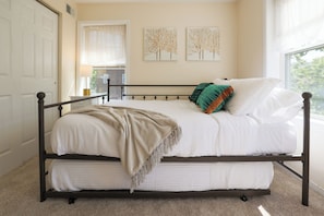 4 habitaciones, tabla de planchar con plancha, internet y ropa de cama