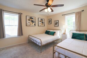 4 bedrooms, iron/ironing board, Internet, bed sheets