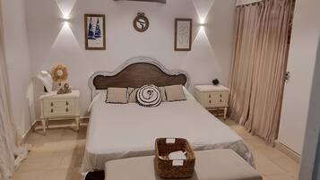 3 slaapkamers, een strijkplank/strijkijzer, internet, beddengoed