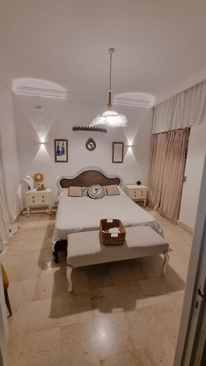 3 bedrooms, iron/ironing board, Internet, bed sheets