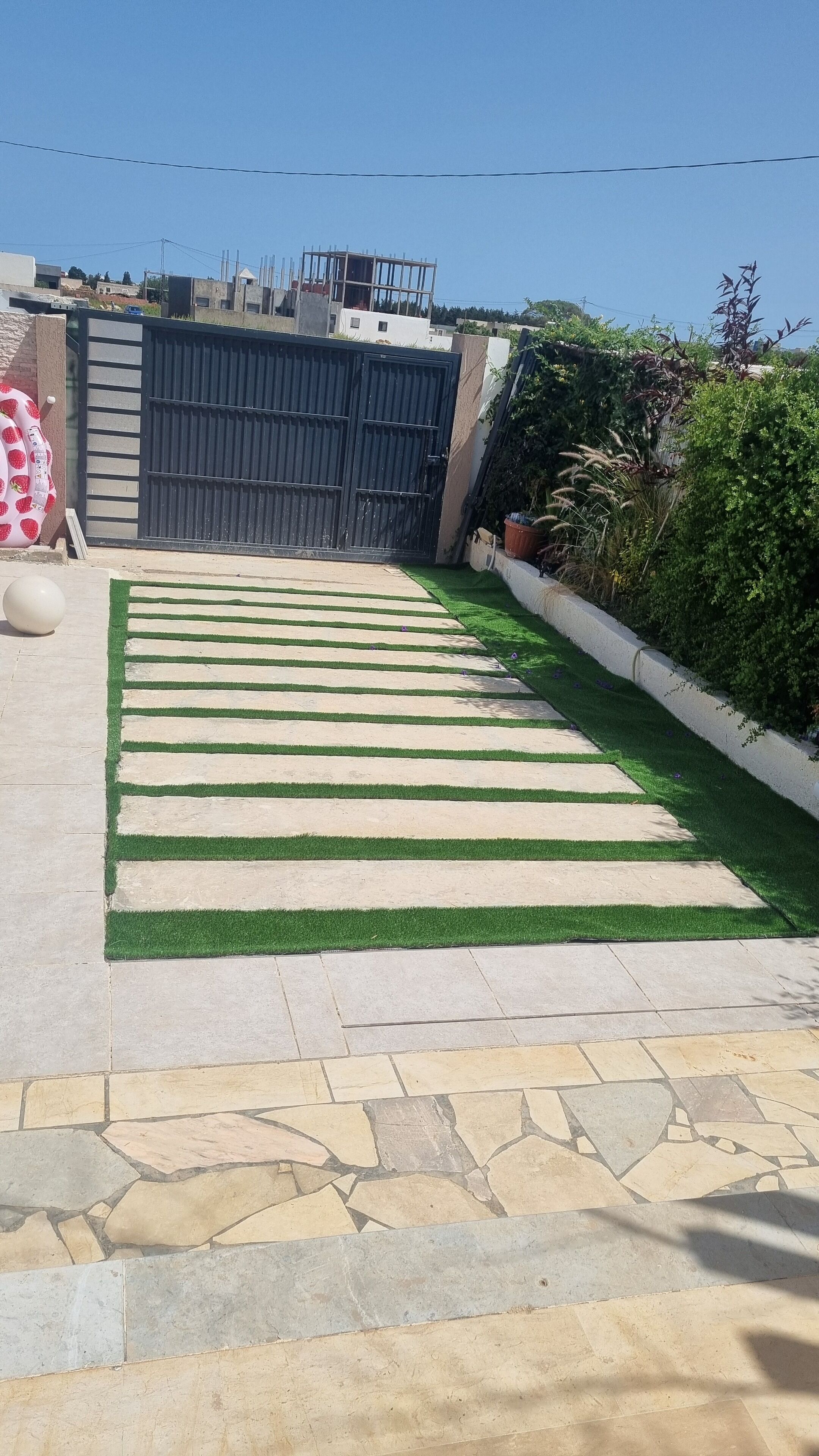 المنطقة المحيطة بالمنشأة