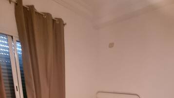 3 chambres, fer et planche Ă  repasser, accĂšs Internet, draps fournis