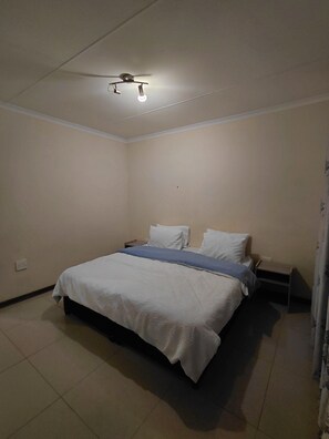 Iron/ironing board, internet, bed sheets