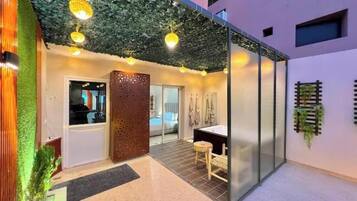 2 habitaciones, acceso a internet y ropa de cama