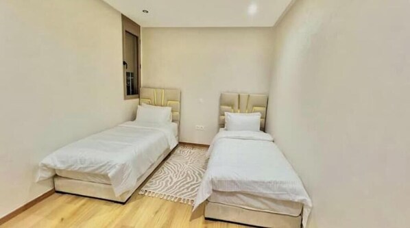 2 bedrooms, internet, bed sheets