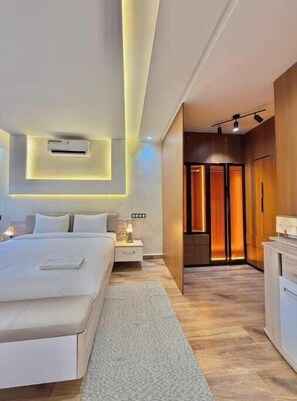 1 bedroom, bed sheets