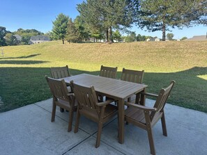 House, Multiple Beds, Patio, Garden View (Pickerington Haven) | Outdoor dining