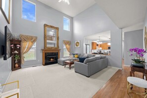 House, Multiple Beds, Patio, Garden View (Pickerington Haven) | Living area